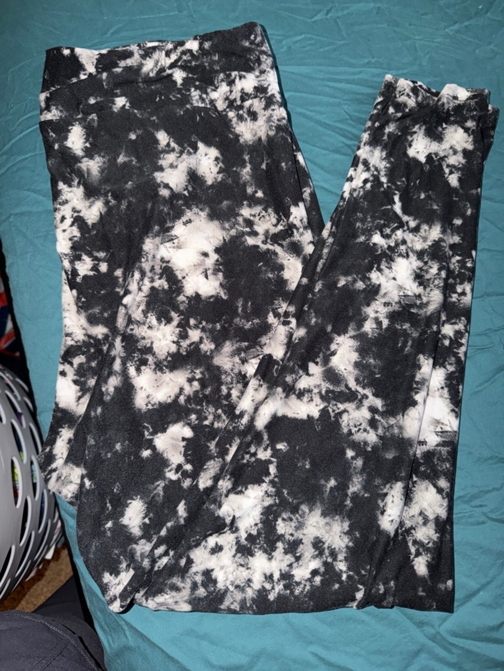 LuLaRoe Black and White Tie-Dye Leggings